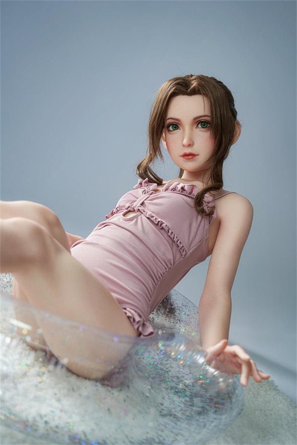 Tiny Mireille pose sensuelle avec bouée