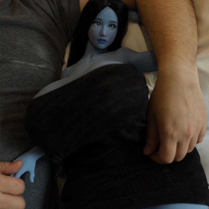 mini doll seins pulpeux