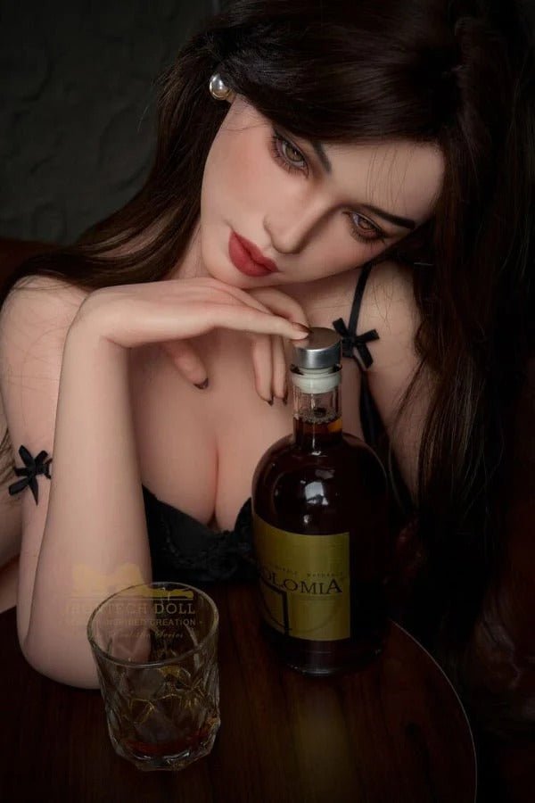 Poupée aux lèvres rouges sensuelles avec teinte naturelle