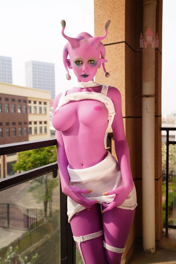 Poupée alien Jayla étendue