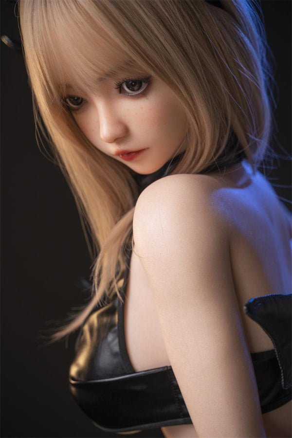 Poupée pour cosplay Lily démon seins nus
